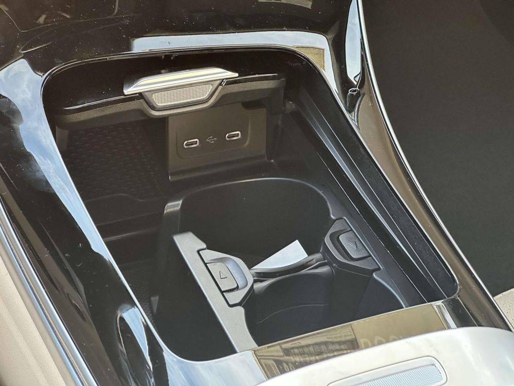 2025 Mercedes Benz C 300 photo 16