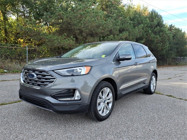 2022 Ford Edge Titanium photo 3