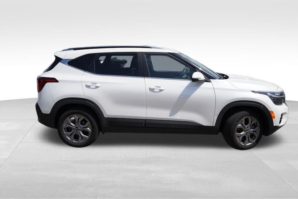 2024 Kia Seltos S photo 2