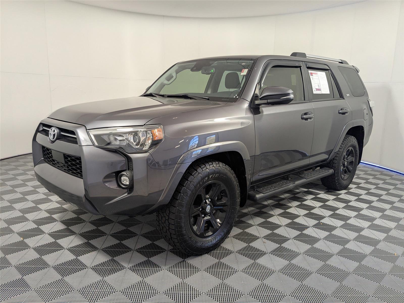 2023 Toyota 4Runner SR5 Premium's photo