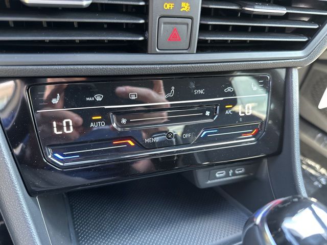 2025 Volkswagen Jetta Sport photo 11