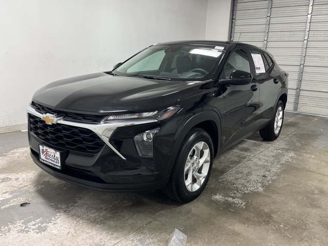 2025 Chevrolet Trax LS photo 8