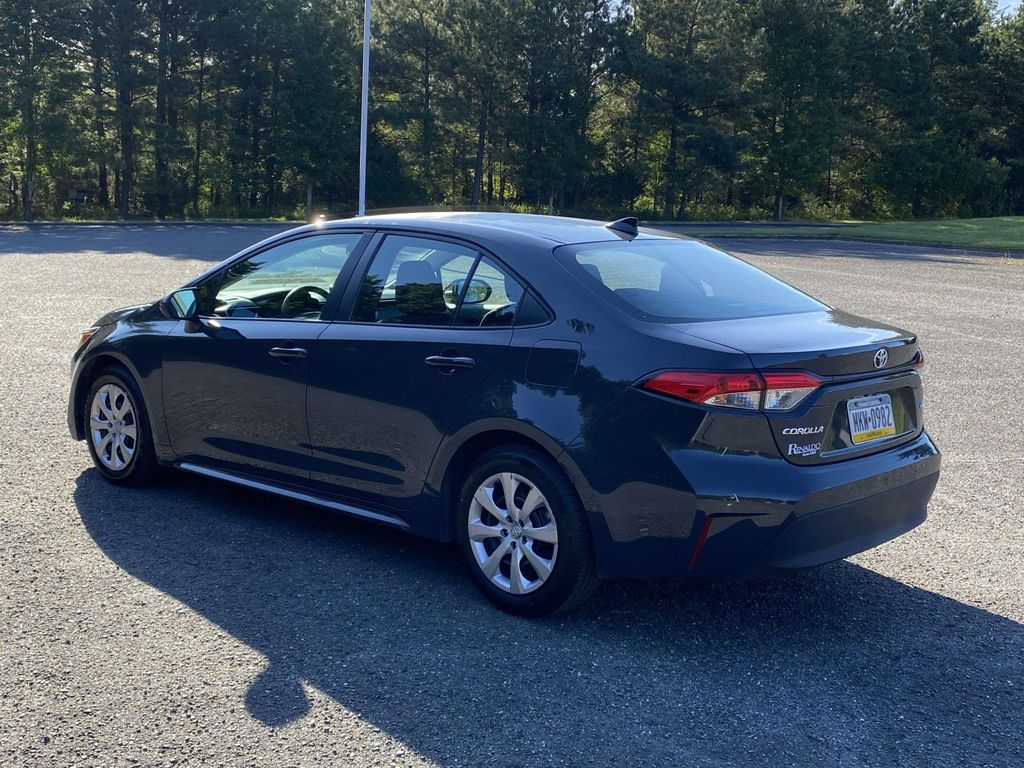 2024 Toyota Corolla LE photo 2