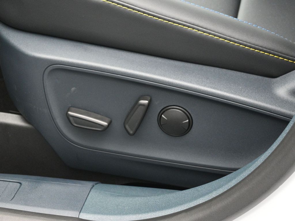 2025 Ford Maverick Lobo Standard