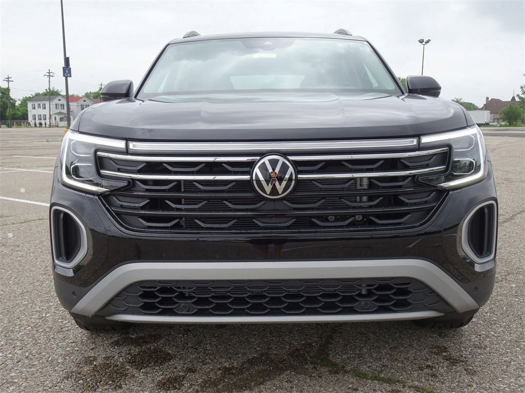 2025 Volkswagen Atlas Peak Edition SE photo 3