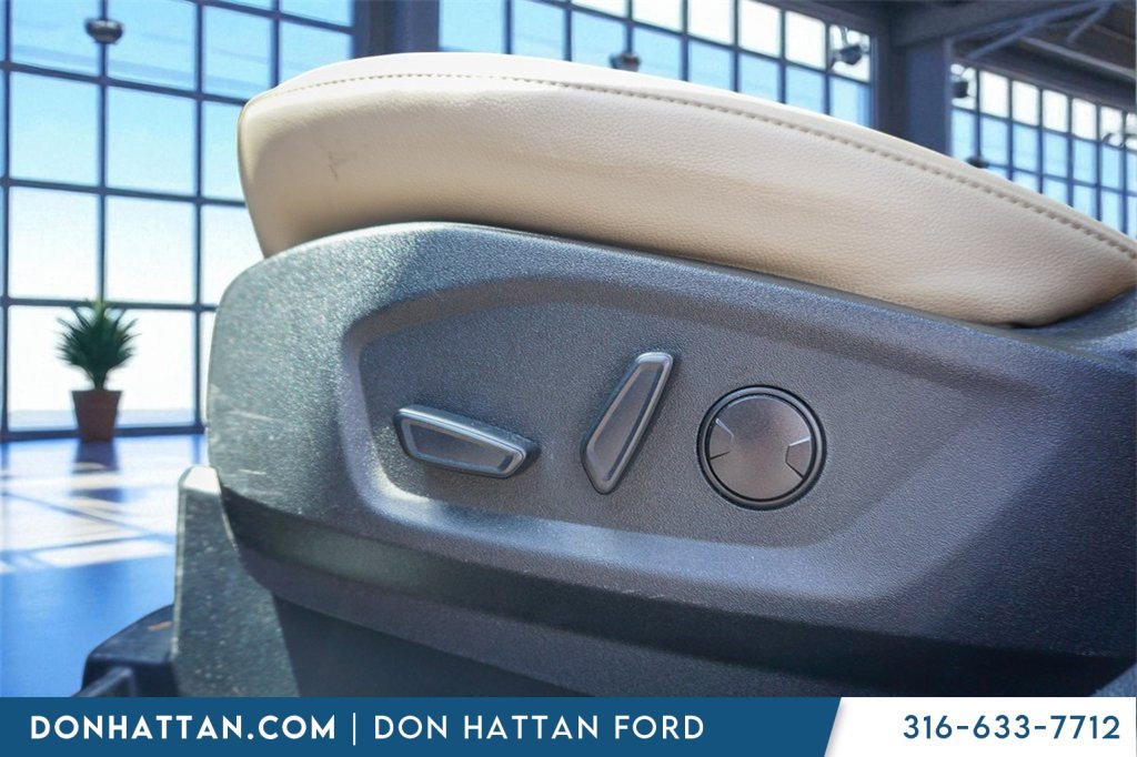 2022 Ford Edge SEL photo 18