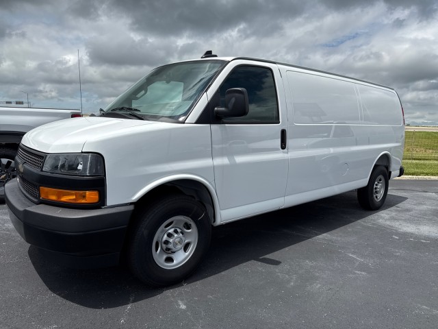 2025 Chevrolet Express Cargo 2500 photo 4