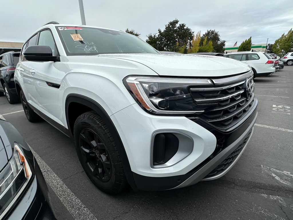 2024 Volkswagen Atlas Peak Edition SE Technology photo 3