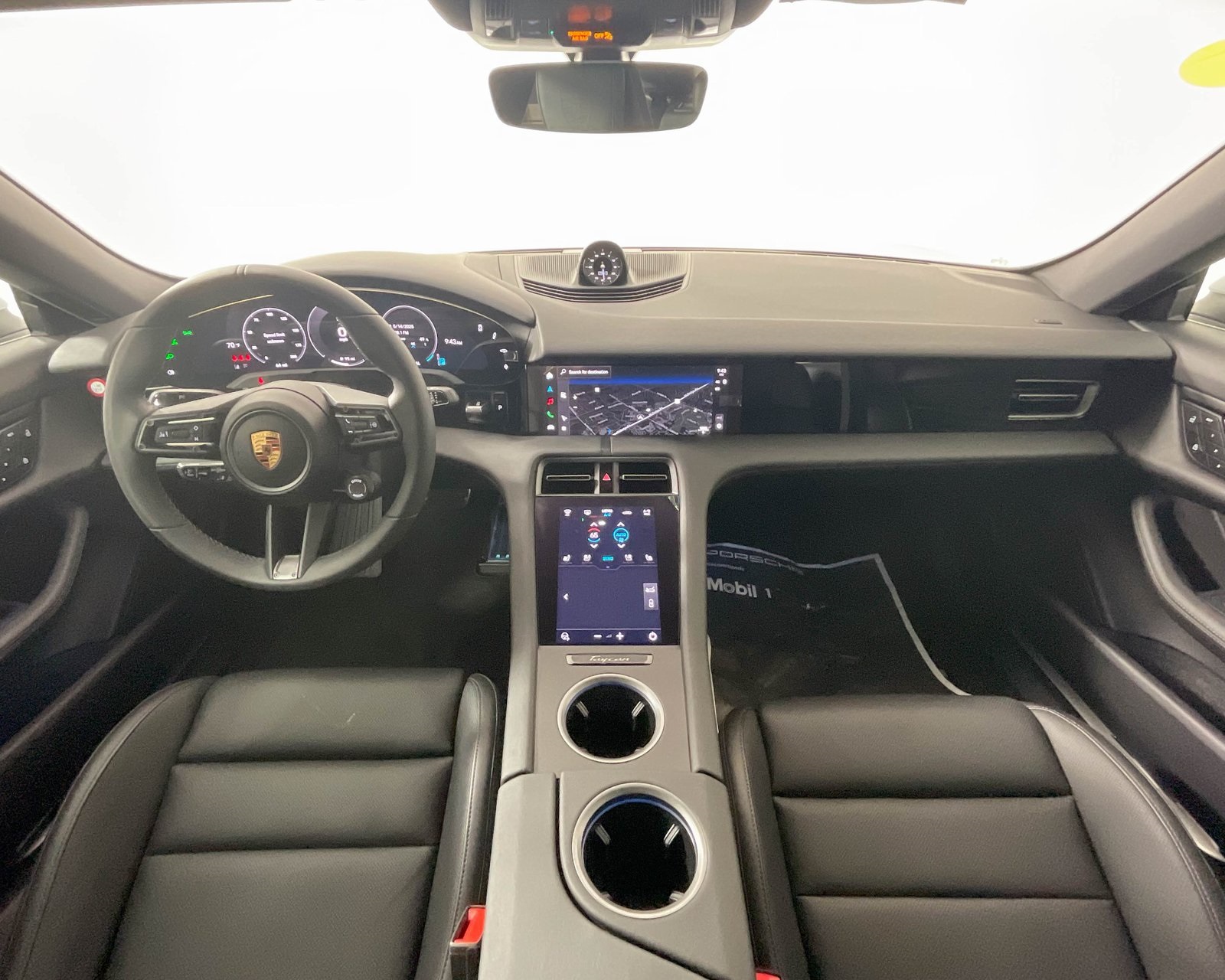 2025 Porsche Taycan photo 12