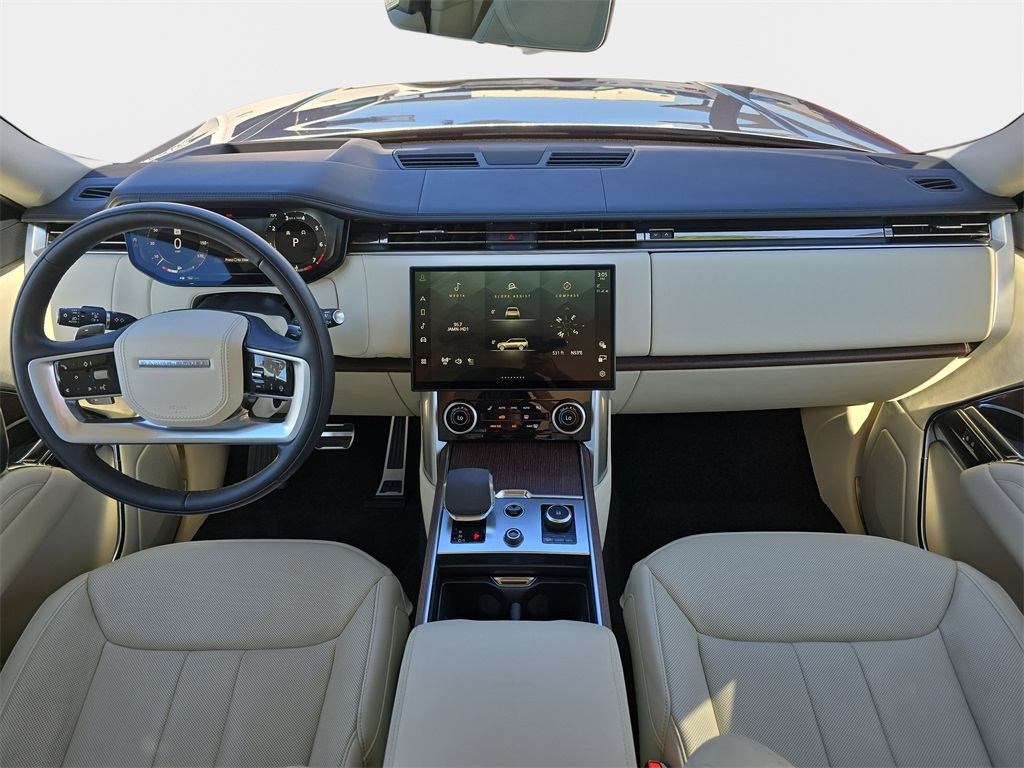 2023 Land Rover Range Rover SE photo 9