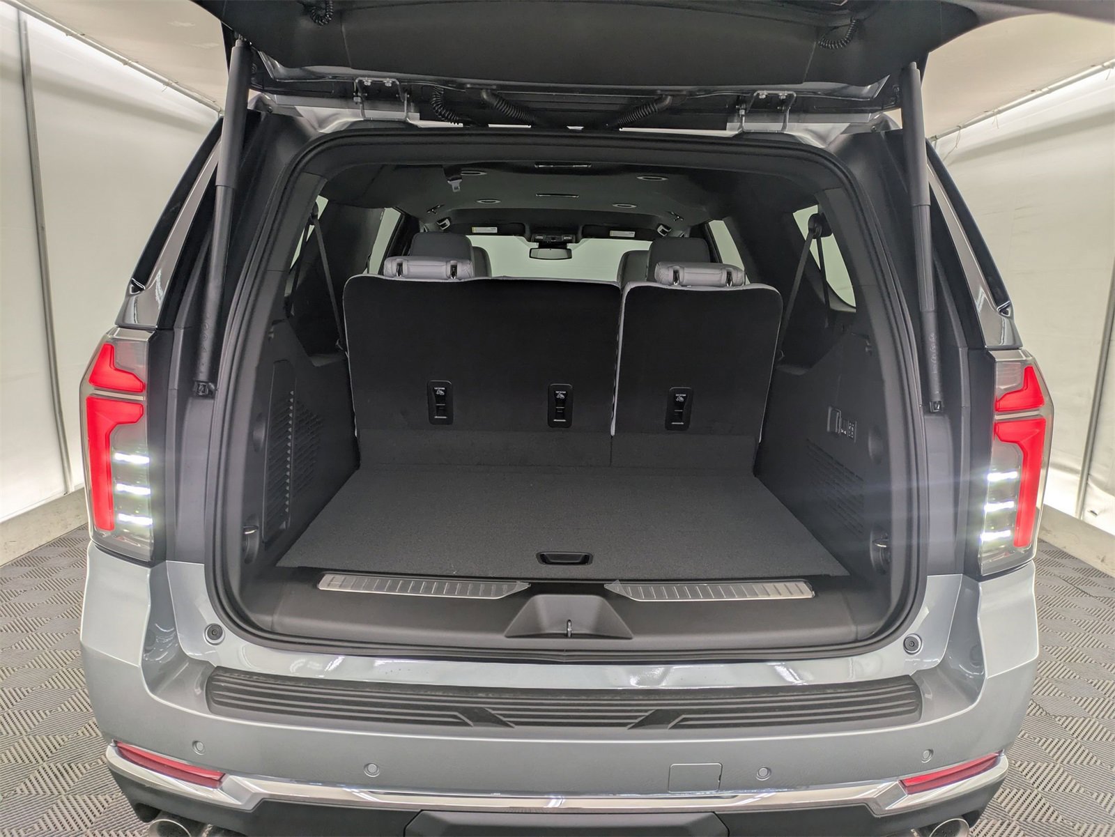 2025 Chevrolet Suburban Premier photo 30