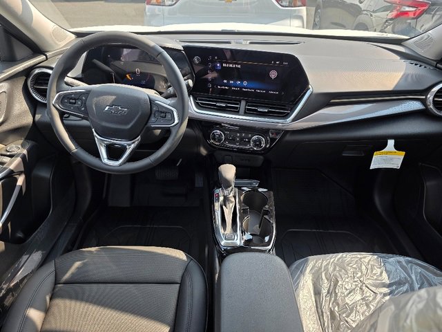 2025 Chevrolet Trax ACTIV photo 2