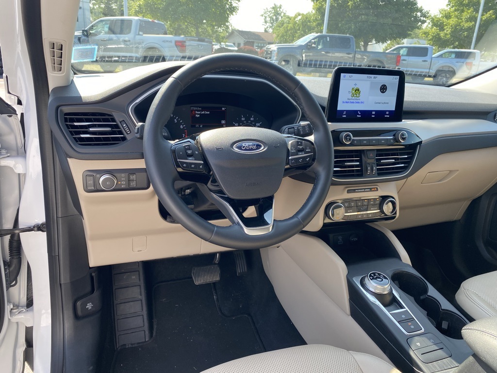 2022 Ford Escape SEL photo 3