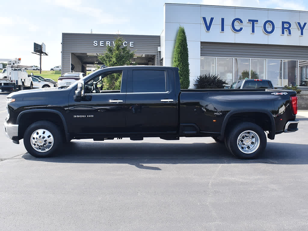 2024 Chevrolet Silverado 3500HD LTZ photo 2