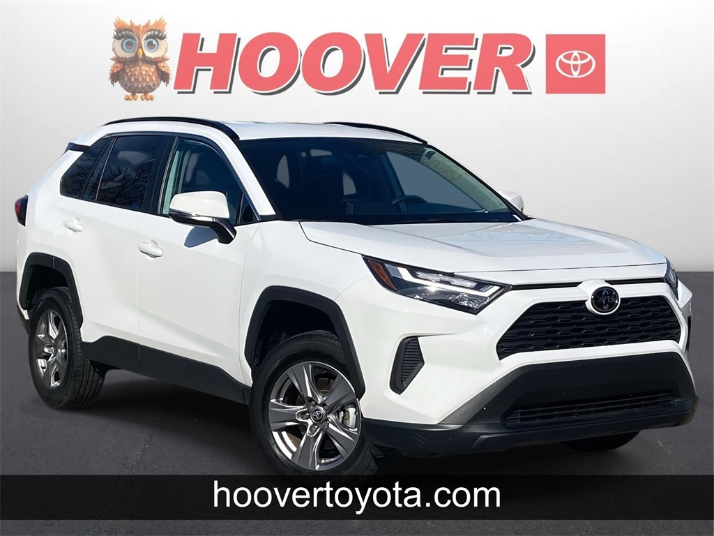 2024 Toyota RAV4 XLE's photo
