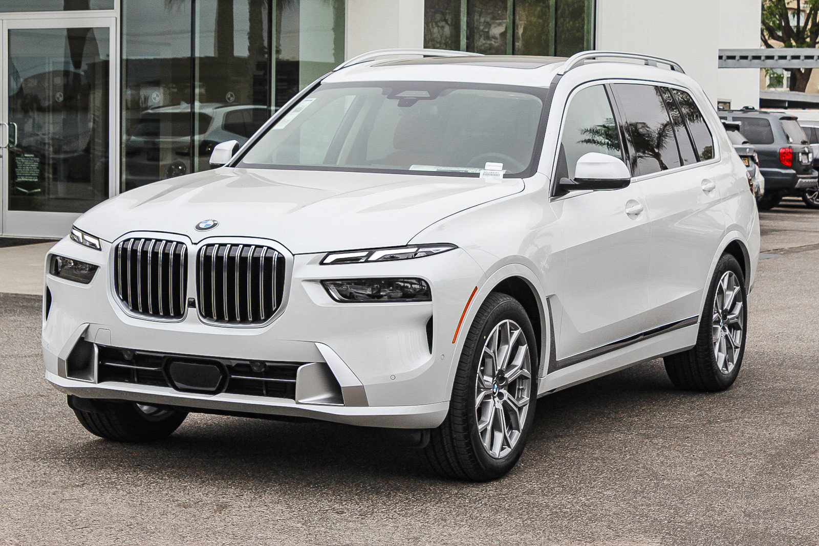 New 2026 Mineral White Metallic BMW xDrive40i image 3