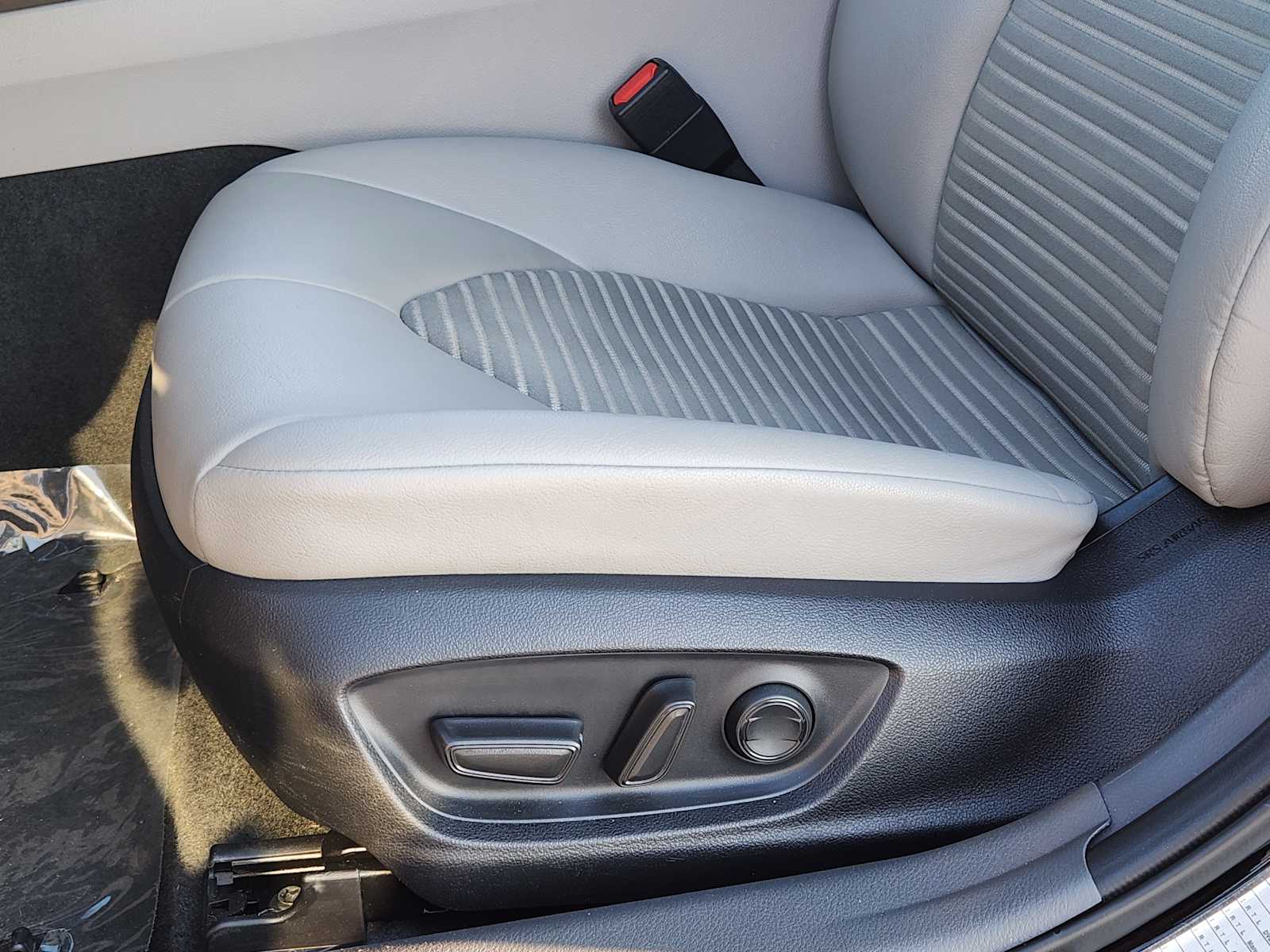 2023 Toyota Camry SE photo 22