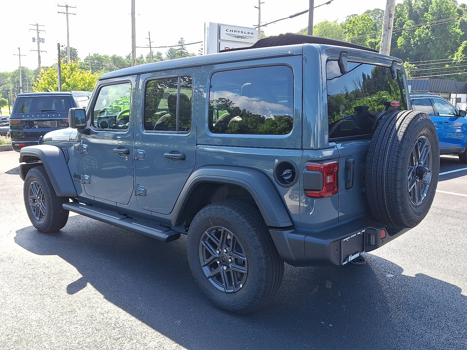 2025 Jeep Wrangler photo 3