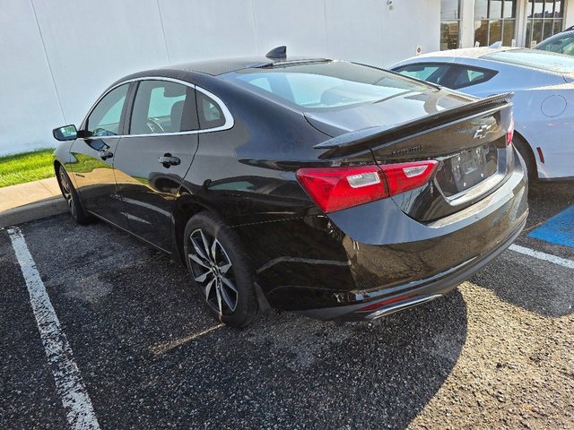 2022 Chevrolet Malibu RS photo 2
