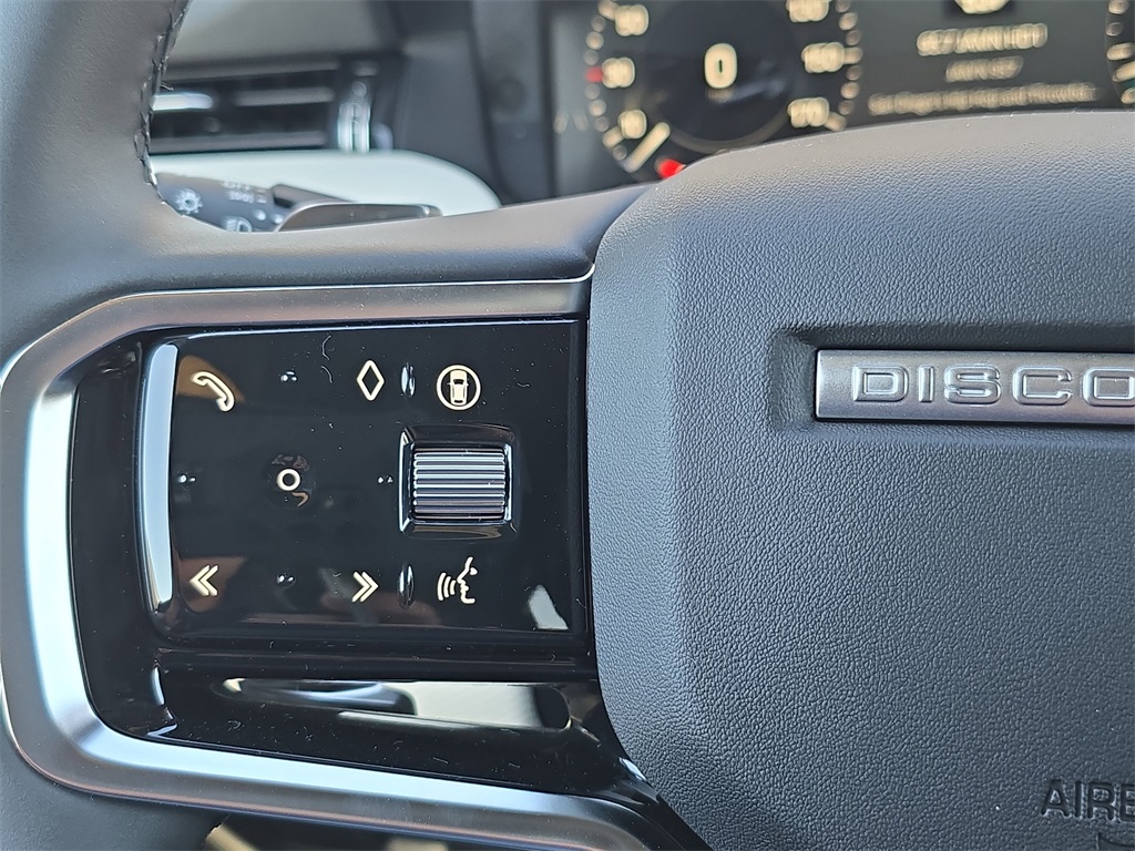 2025 Land Rover Discovery Sport SE photo 17
