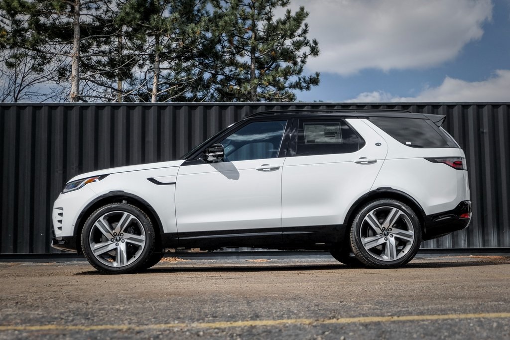 2025 Land Rover Discovery Metropolitan Edition photo 3