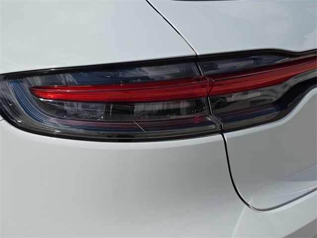 2022 Porsche Macan Base photo 33