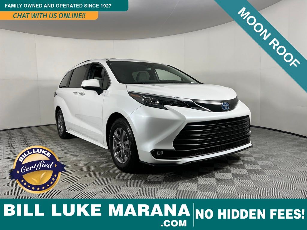 2025 Toyota Sienna XLE's photo