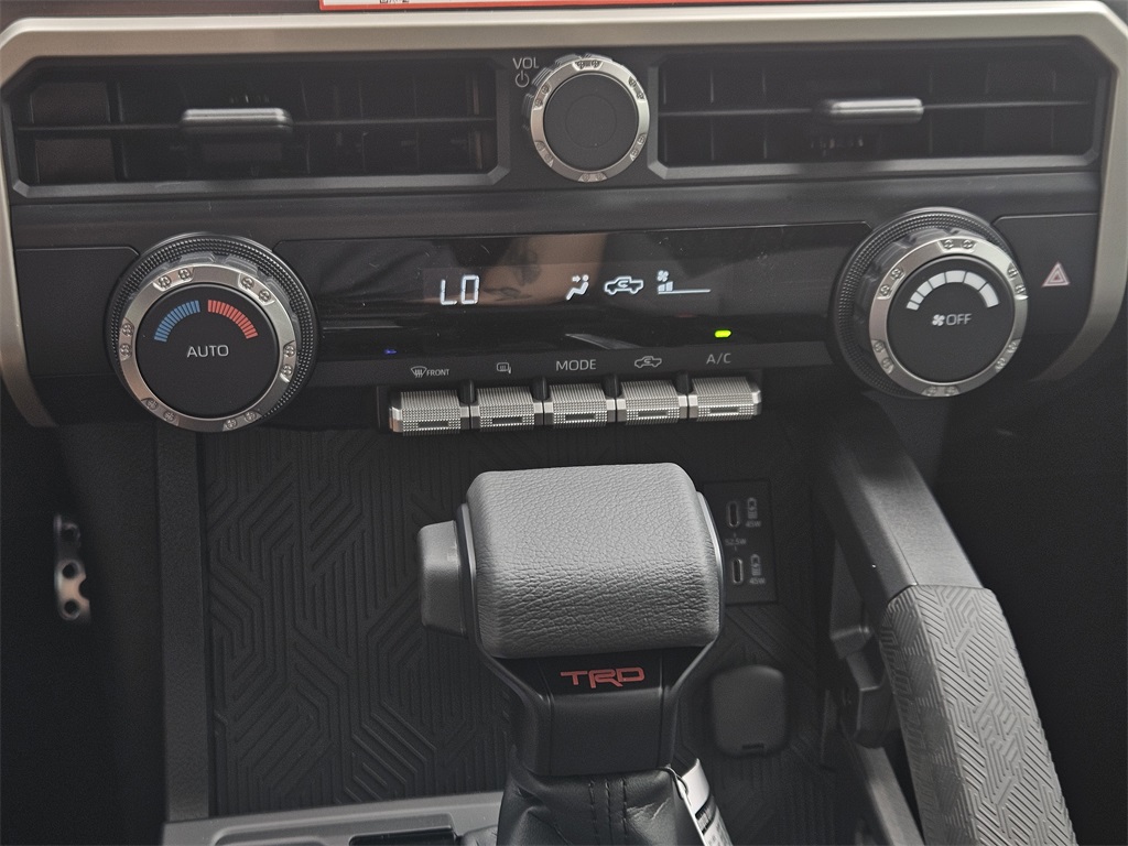 2025 Toyota Tacoma TRD Sport photo 13