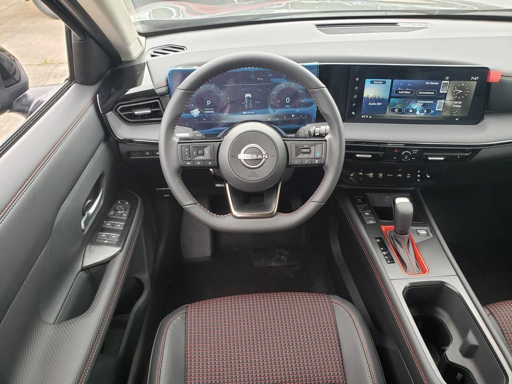 2025 Nissan Kicks SR photo 5