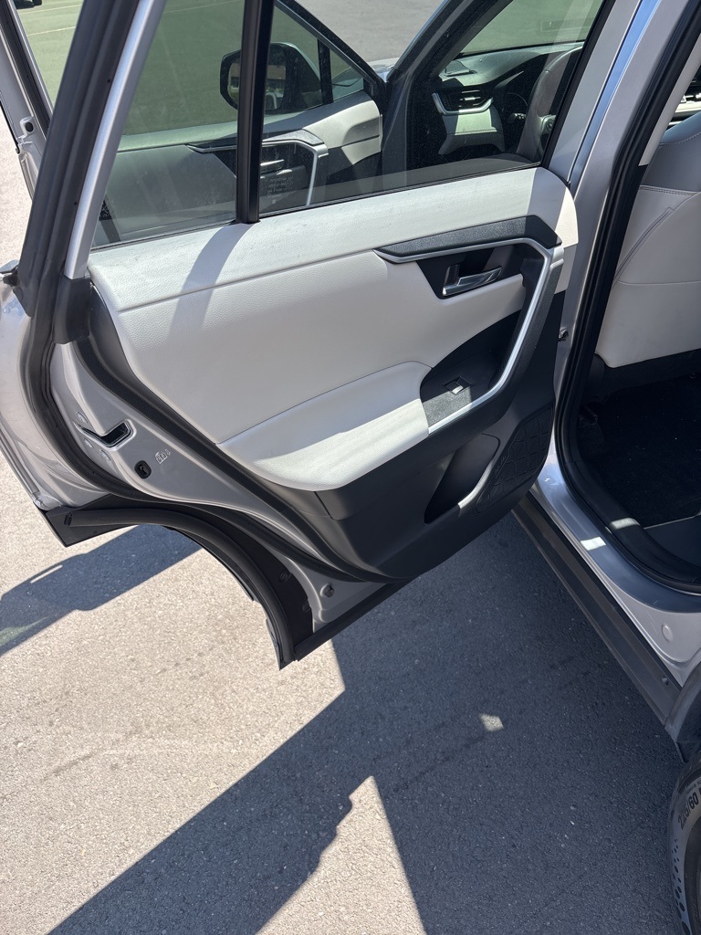 2022 Toyota RAV4 Hybrid XLE Premium photo 14