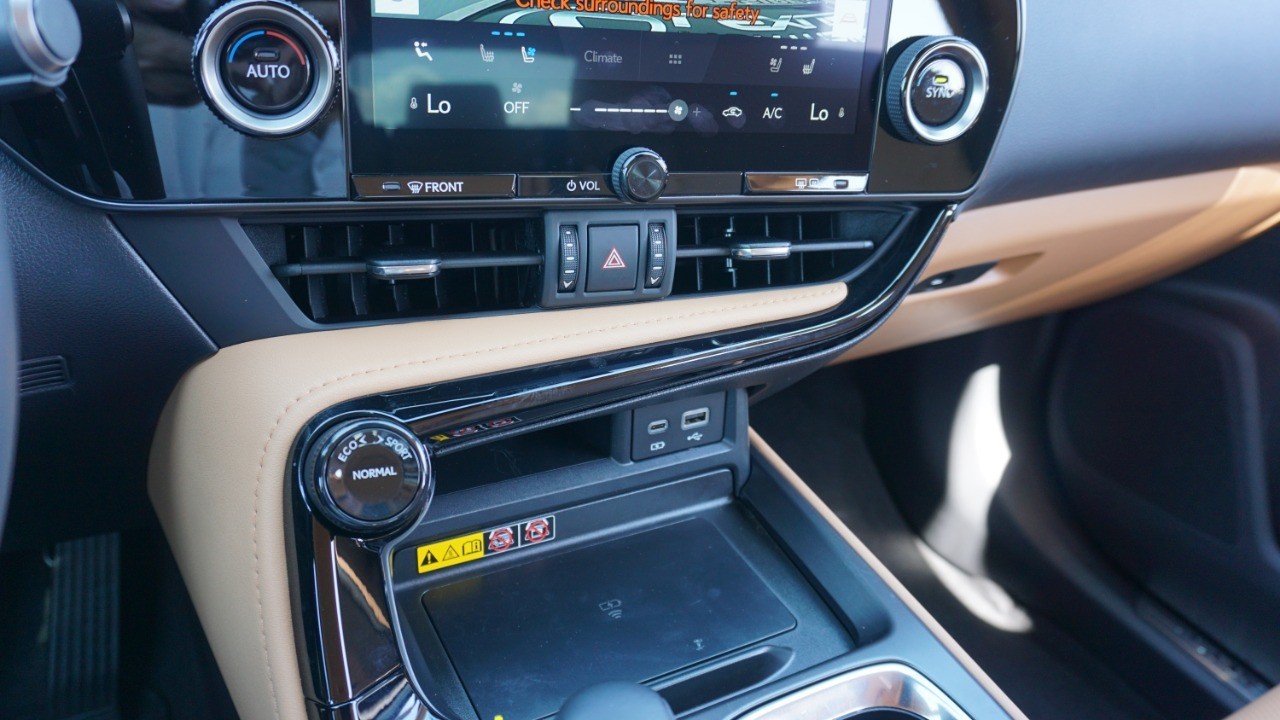 2025 Lexus NX Premium photo 17