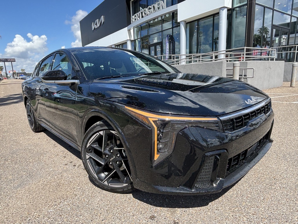 2025 Kia K4 GT-Line's photo