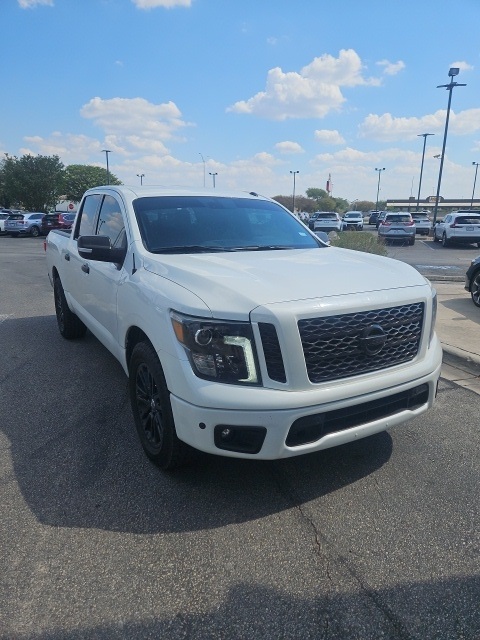 2019 Nissan Titan SV photo 2