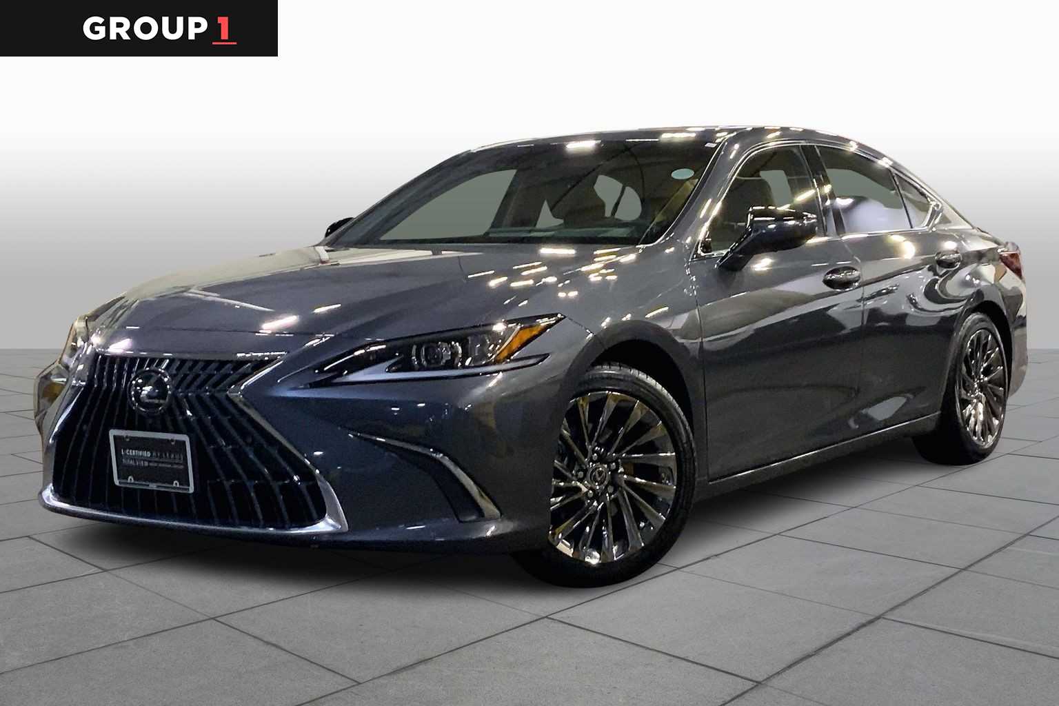 2025 Lexus ES Hybrid 300h Luxury's photo