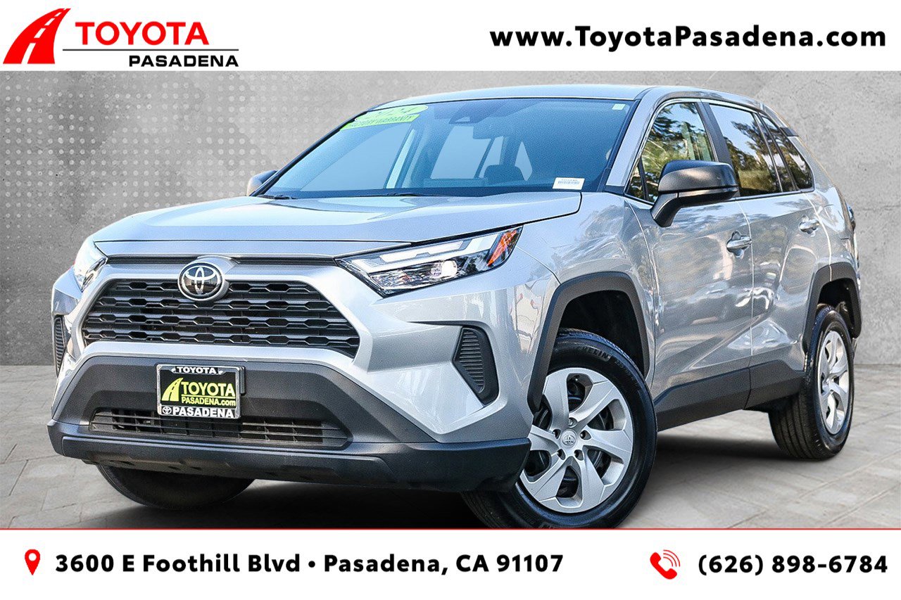 2024 Toyota RAV4 LE's photo
