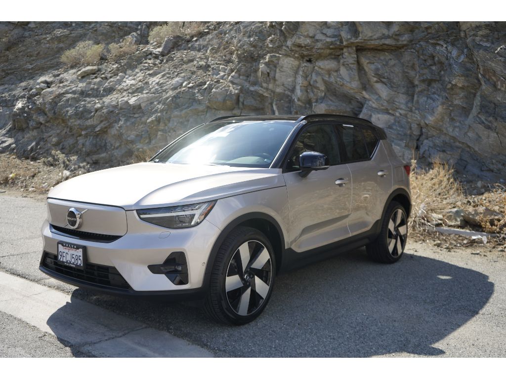 2023 Volvo XC40 P8 Ultimate photo 4