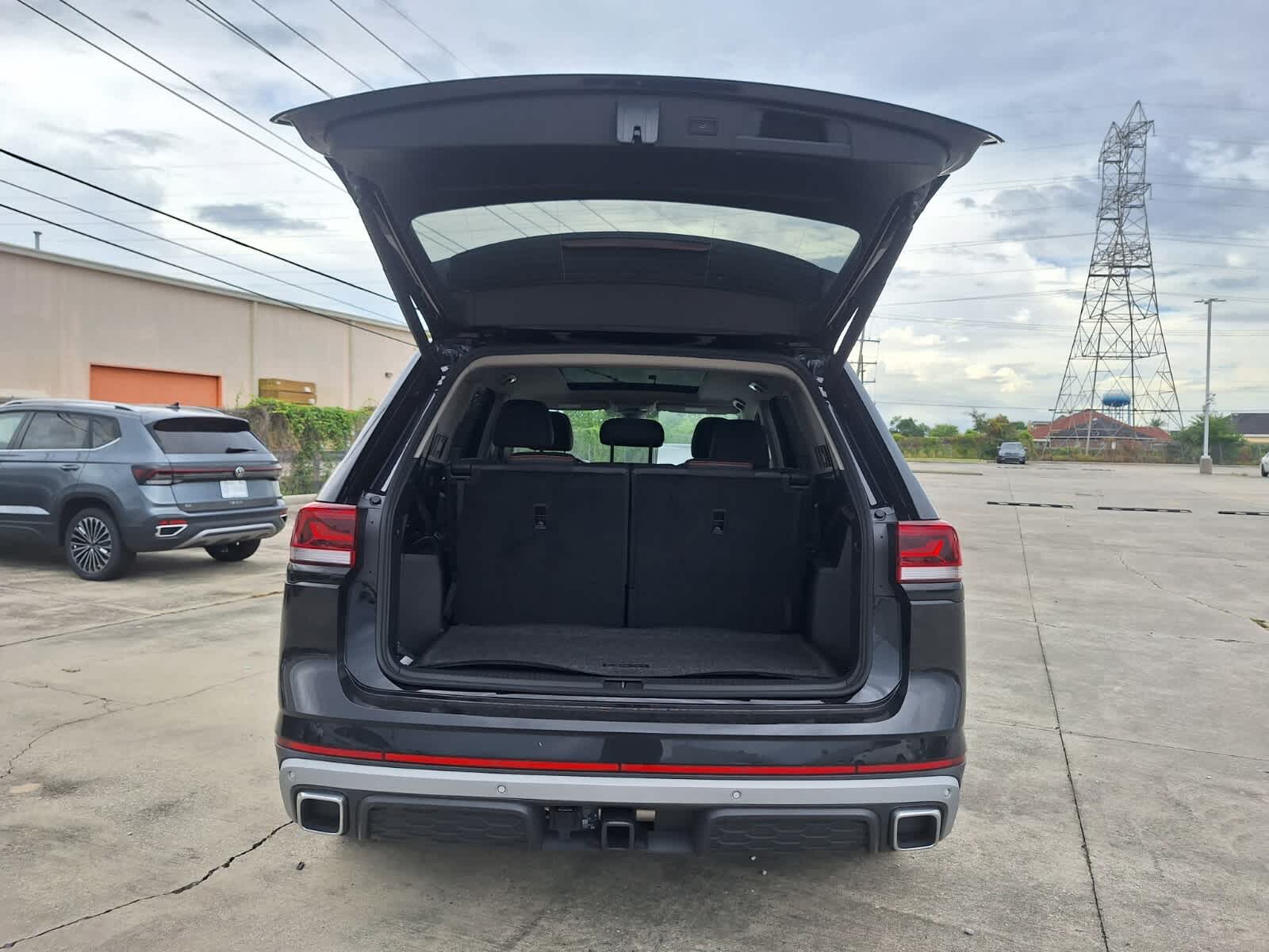 2025 Volkswagen Atlas Peak Edition SE photo 25