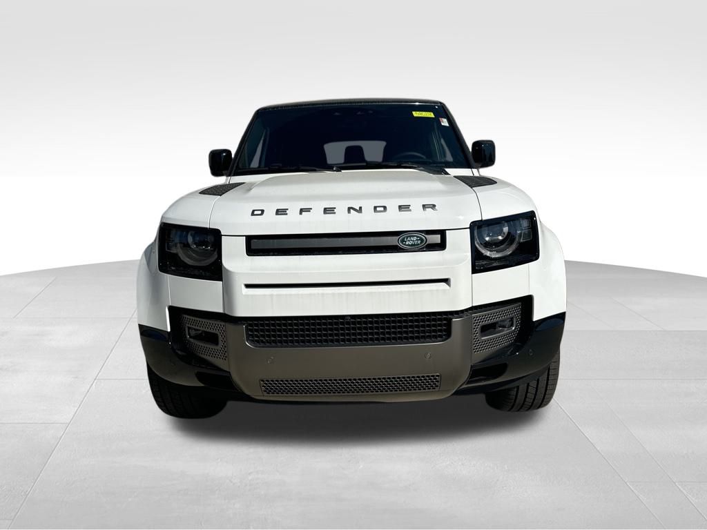 2024 Land Rover Defender 130 X-Dynamic SE photo 3