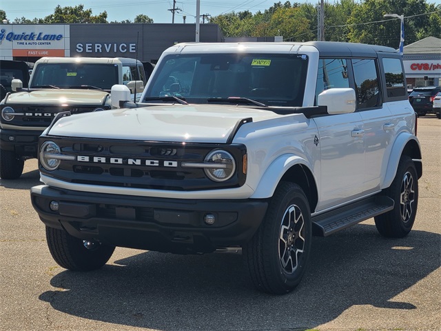 2025 Ford Bronco Outer Banks photo 8