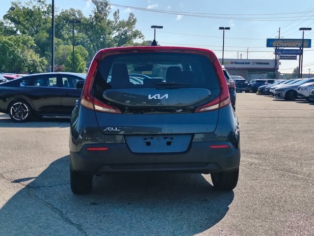 2022 Kia Soul LX photo 2