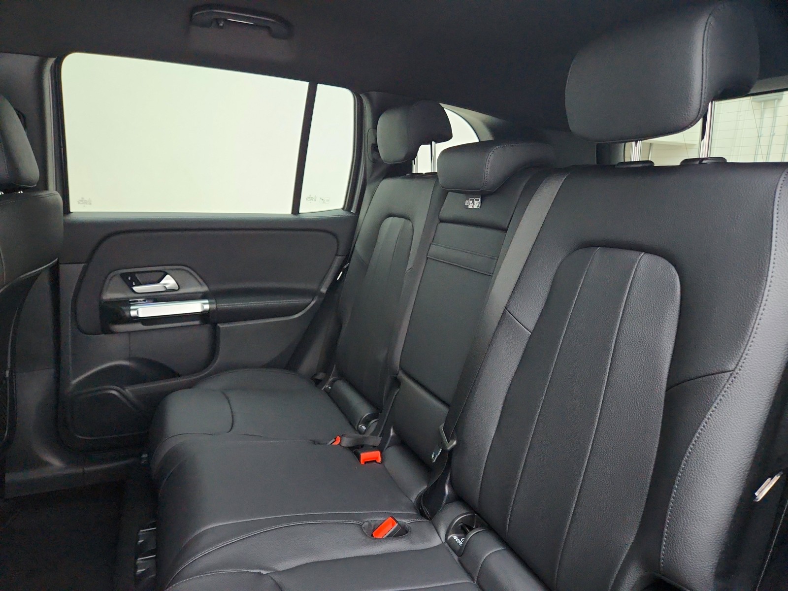2025 Mercedes Benz GLB 250 photo 33