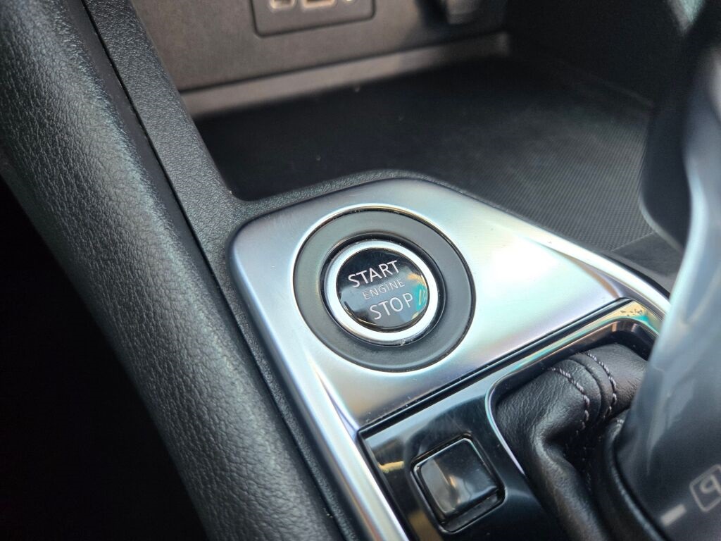 2020 Nissan Sentra SV photo 18