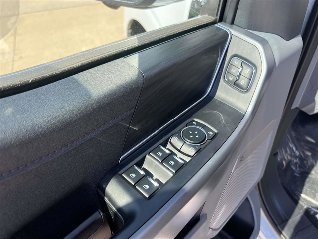 2025 Ford F-150 Lariat photo 11