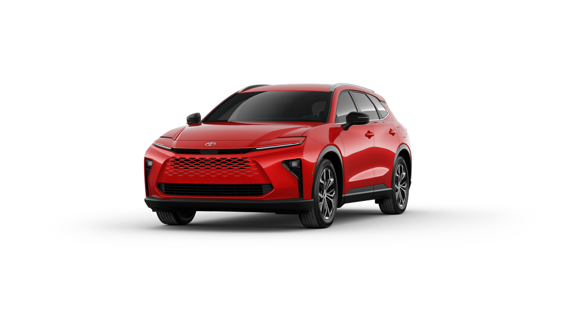 2025 Toyota Crown Signia XLE's photo