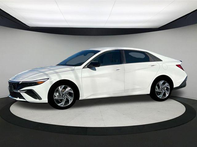 2025 Hyundai Elantra SEL Sport photo 2