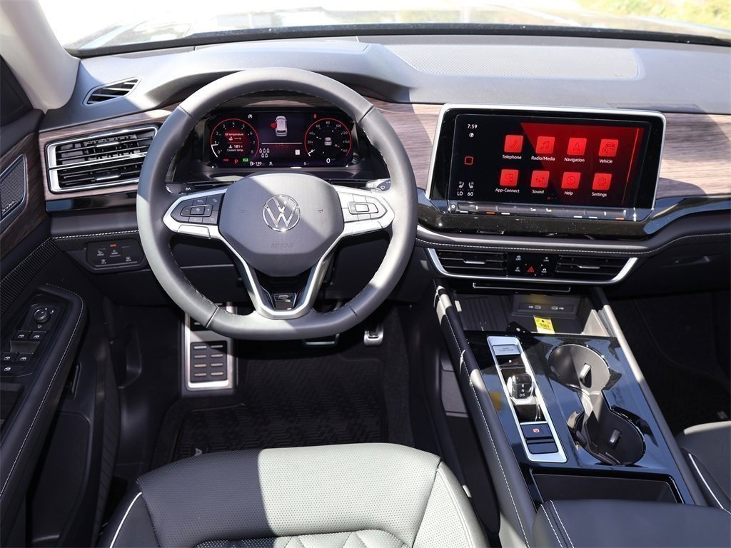 2025 Volkswagen Atlas SEL Premium R-Line photo 18