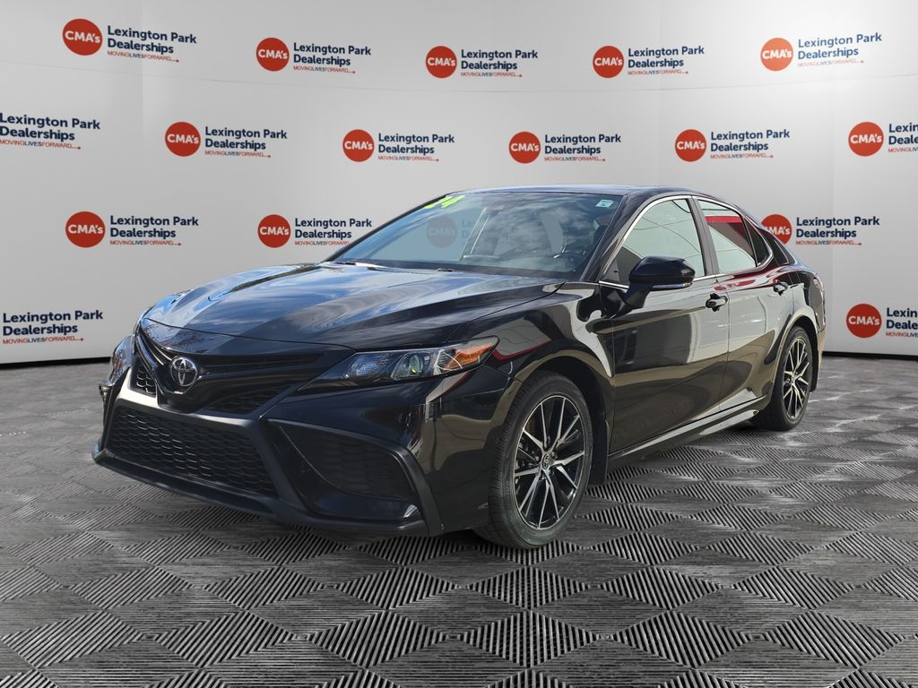 2024 Toyota Camry SE photo 3
