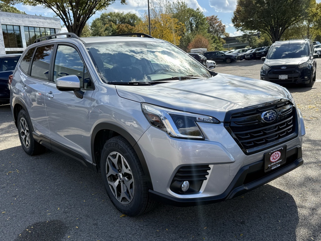 2022 Subaru Forester Premium photo 3