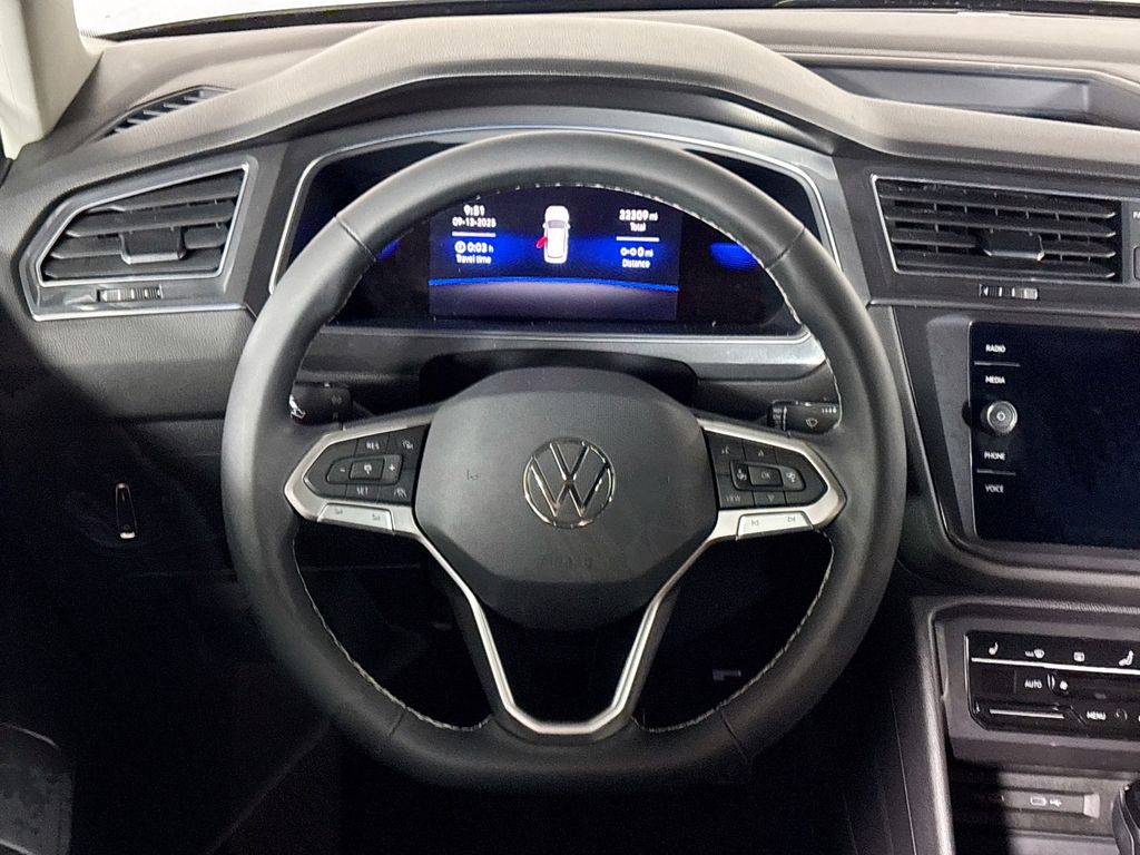 2022 Volkswagen Tiguan SE photo 13