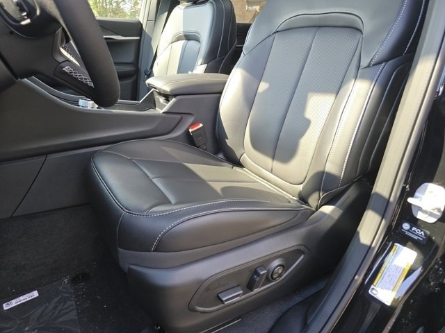2025 Jeep Grand Cherokee Limited photo 2